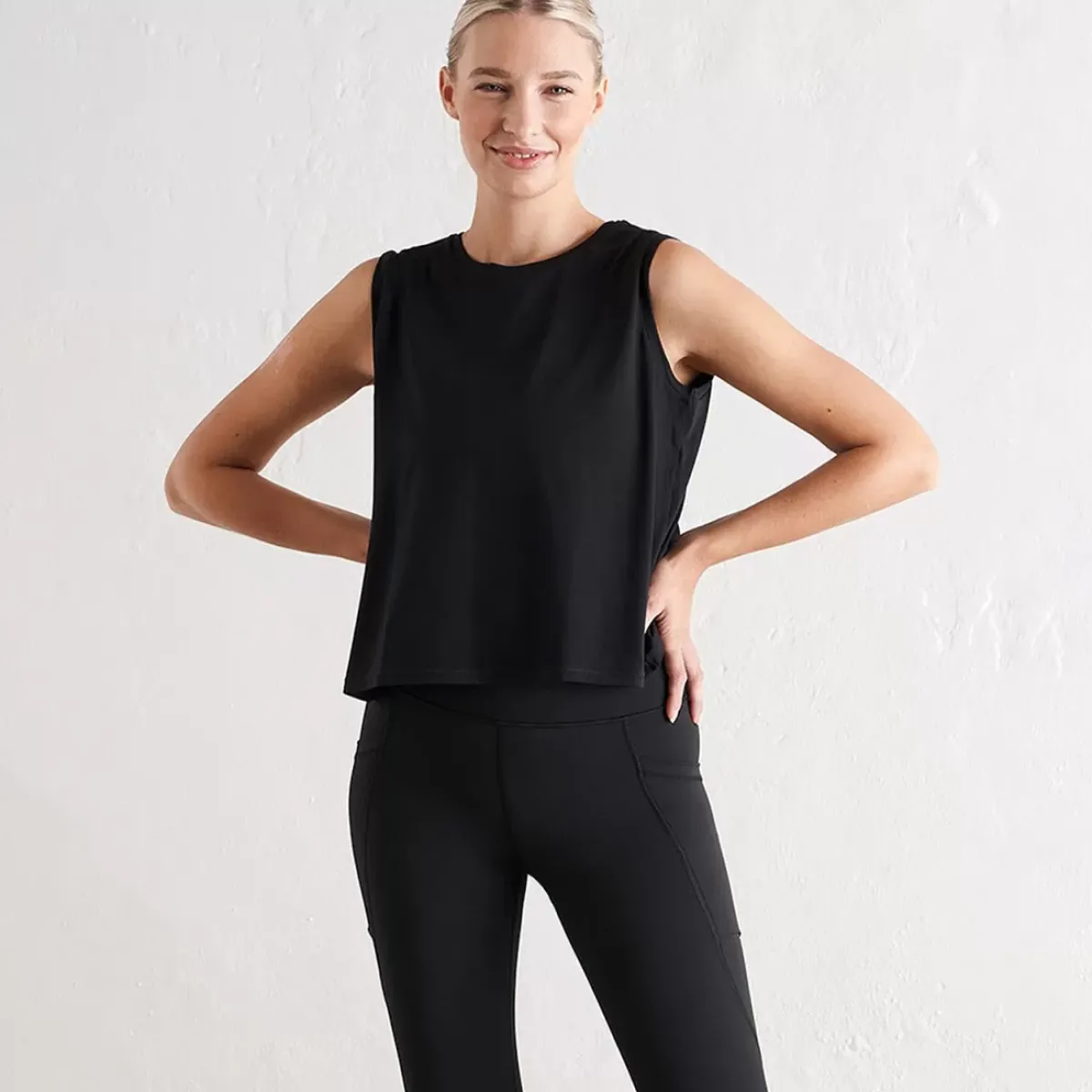 Aim Tees & Tanks<Black Split Back Tank