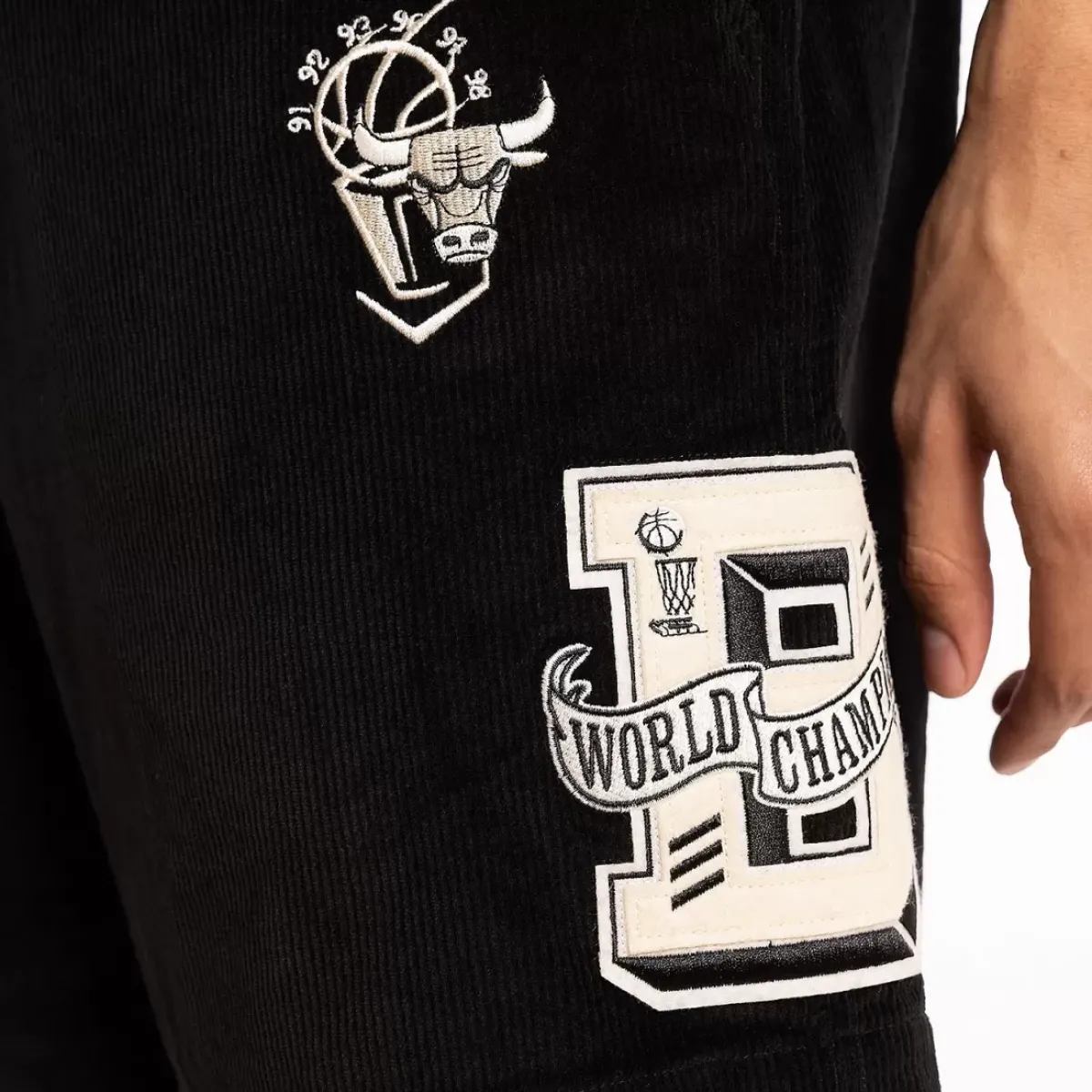 MITCHELL AND NESS Shorts<Chicago Bulls Varsity Cord Shorts