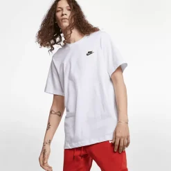 Nike Tees & Singlets<Sportswear Club T-Shirt