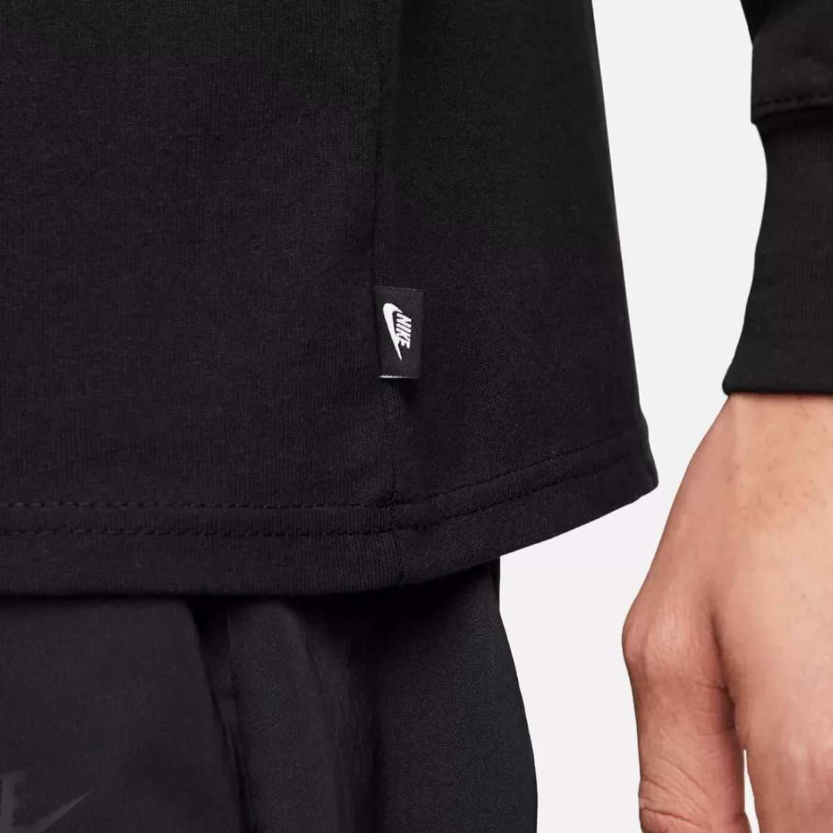 Nike Tees & Singlets<Sportswear Premium Essentials Long-Sleeve Tee