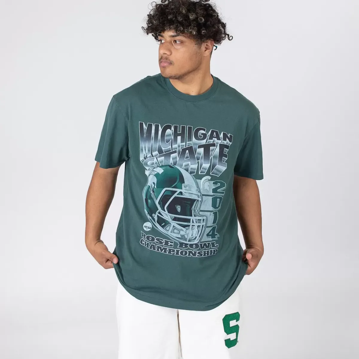 NCAA Tees & Singlets<Vintage Graduation Logo Tee
